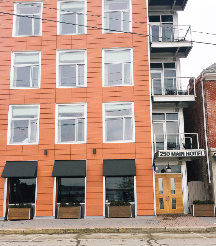 the outside of the 250 main hotel in rockland, maine